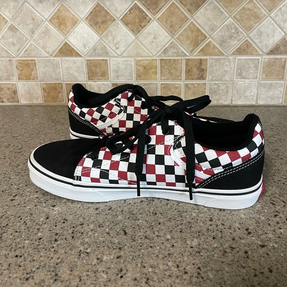 Vans Black and Red Checkerboard Sneaker Youth Size 7 Women’s Size 8.5 - Picture 5 of 9